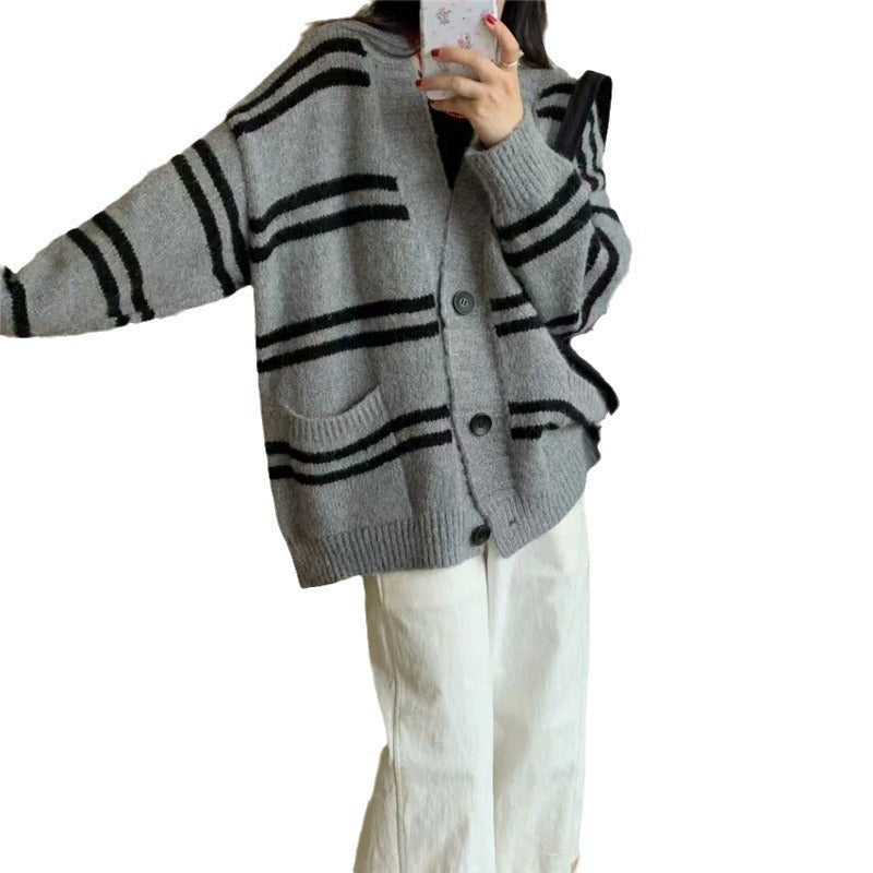 Cardigan en gros tricot pour femmes avec large revers et détails de boutons décoratifs Chic und Stil