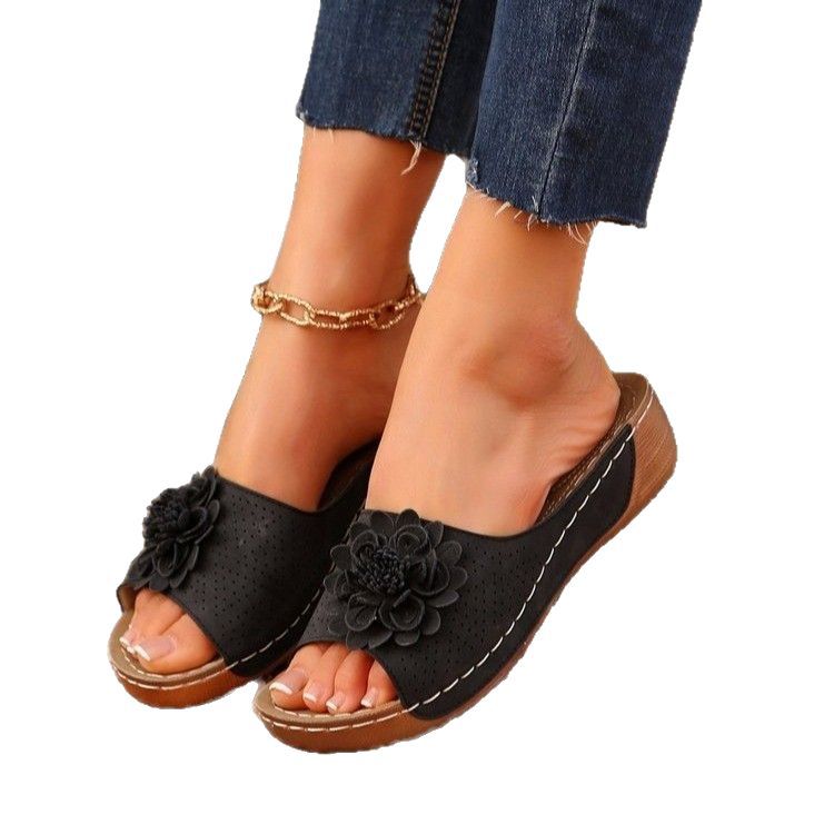 Sandales fleuries confortables pour femmes avec inserts respirants et décoration florale élégante Chic und Stil