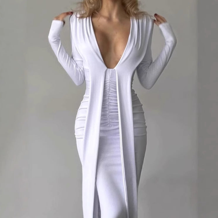 Robe féminine mettant en valeur la silhouette avec décolleté en V profond et détails de volants raffinés Chic und Stil