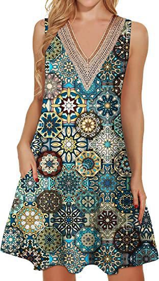 Robe maxi aérienne pour femmes avec un motif floral coloré et décolleté en V Chic und Stil