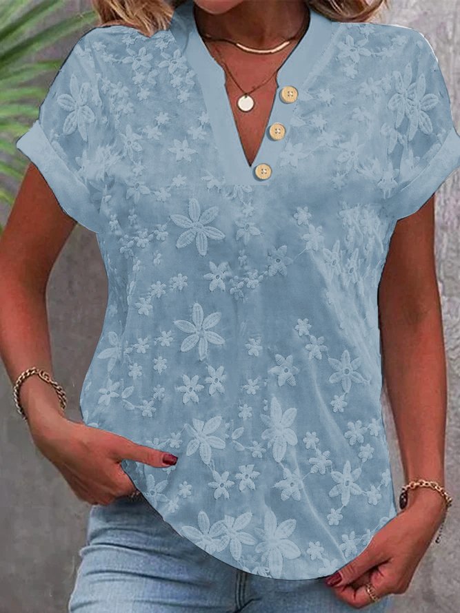 Women's blouse with feminine floral pattern Chic and style