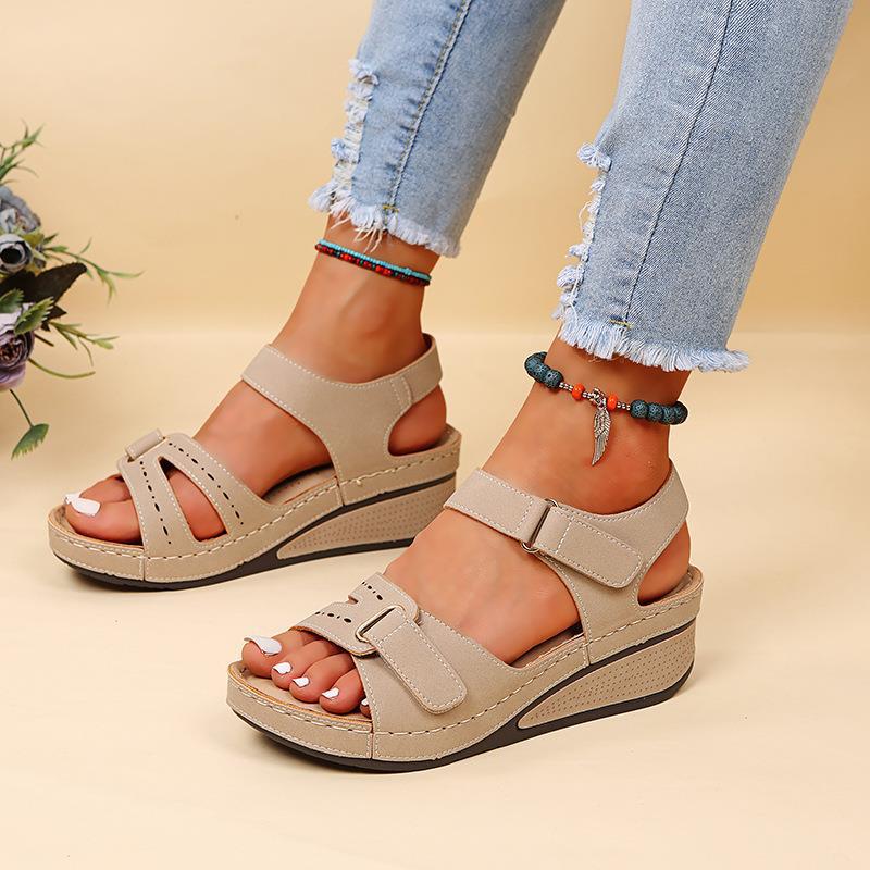 Sandales à brides confortables pour femmes avec boucles réglables et semelle ergonomique Chic und Stil