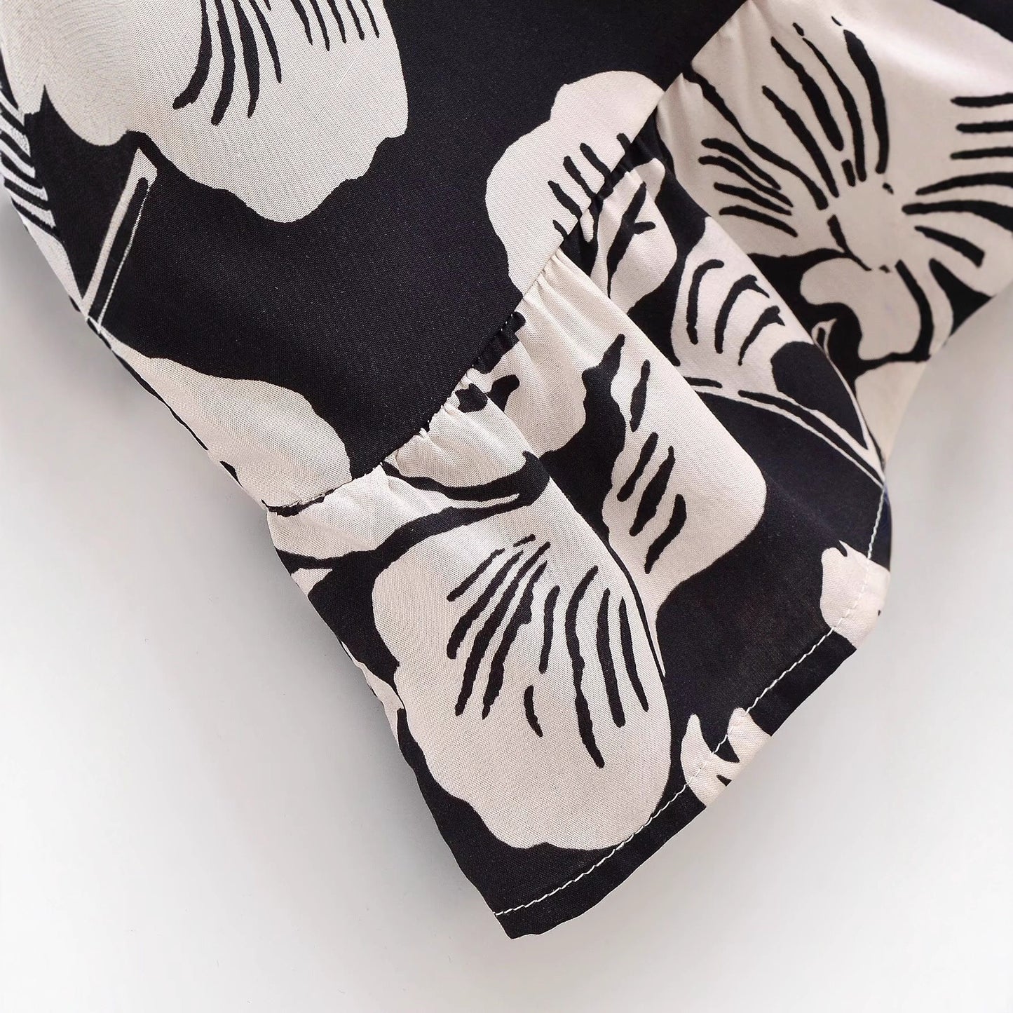 Robe maxi pour femmes avec broderie florale et volants élégants Chic und Stil