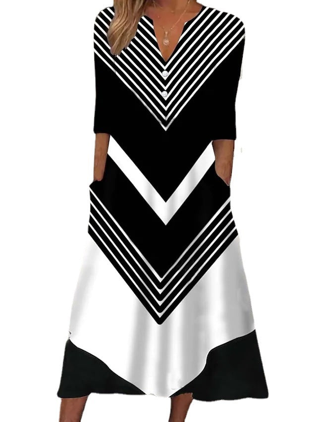 Robe mode femme avec décolleté en V et motif rayé graphique Chic und Stil
