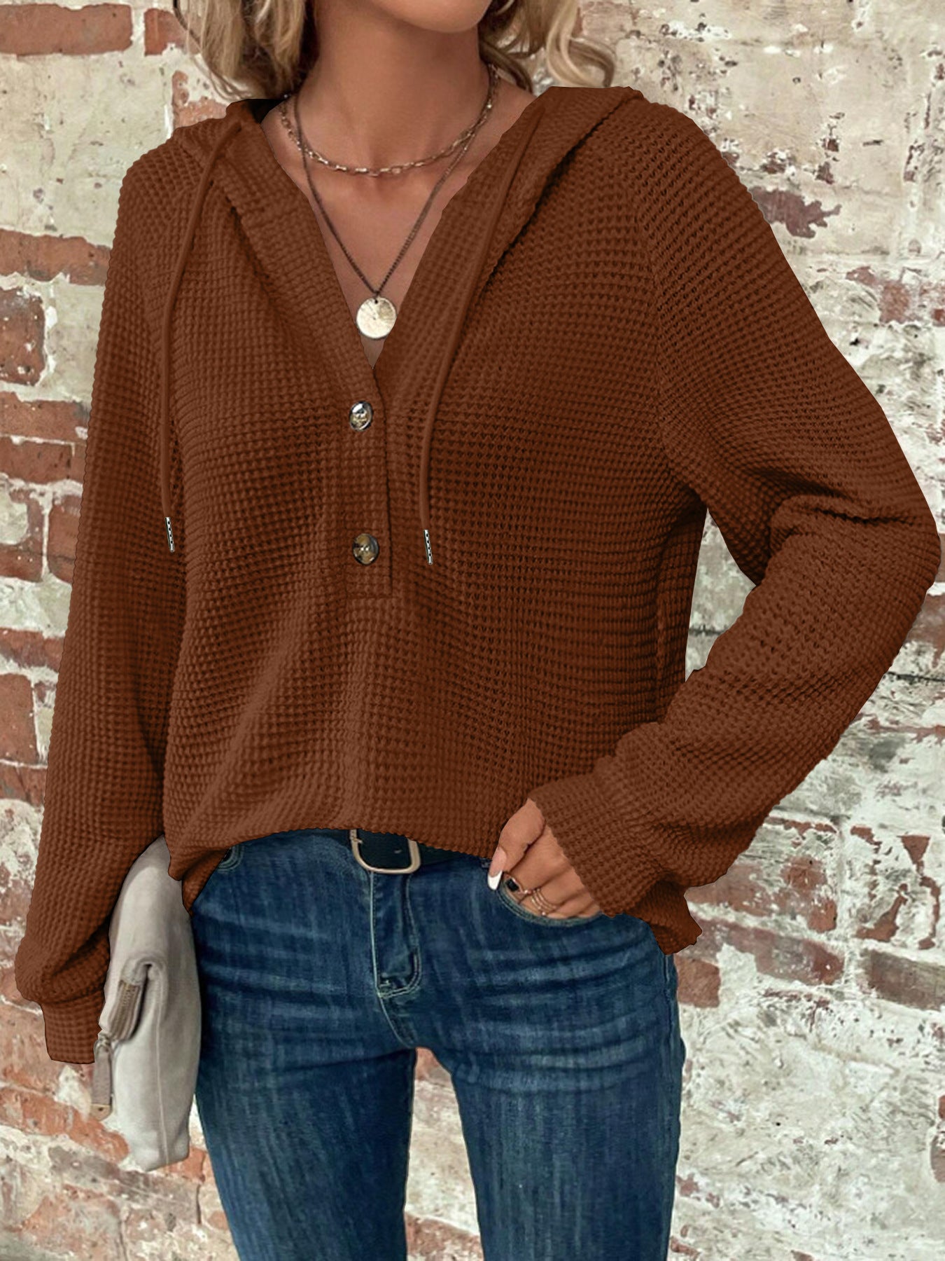 Pull à capuche décontracté pour femmes avec des détails en boutons et un tissu structuré Chic und Stil