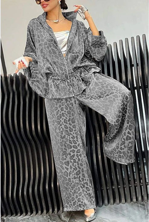 Dame combinaison décontractée avec motif léopard tendance et coupe ample Chic und Stil