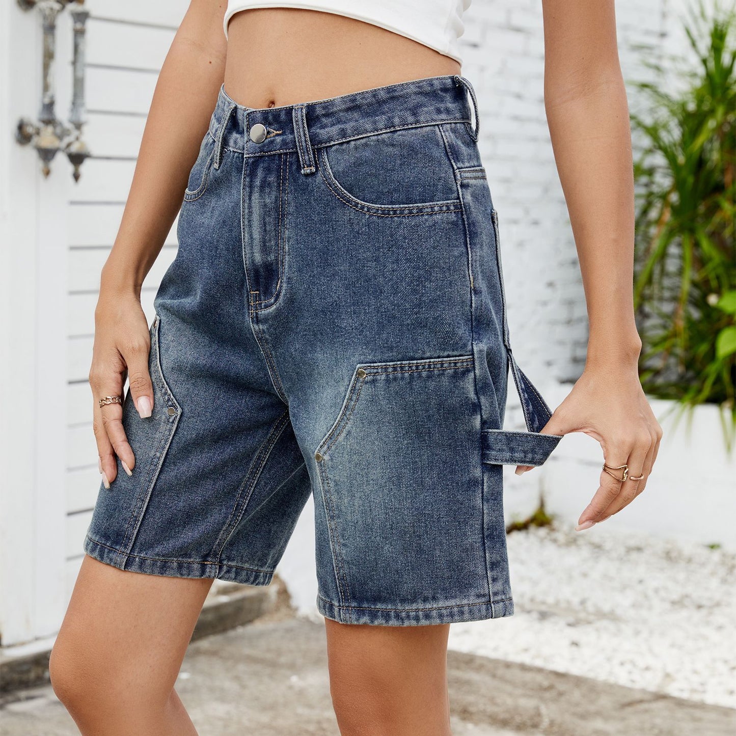Chic und Stil Women's Utility Denim Shorts