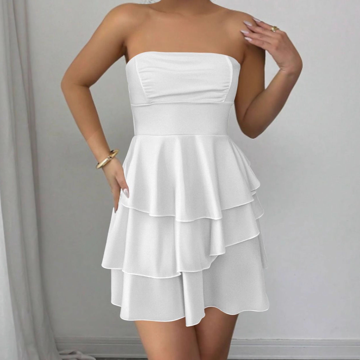 Robe à volants sans épaules pour femmes avec un ourlet flottant et un design élégant Chic und Stil