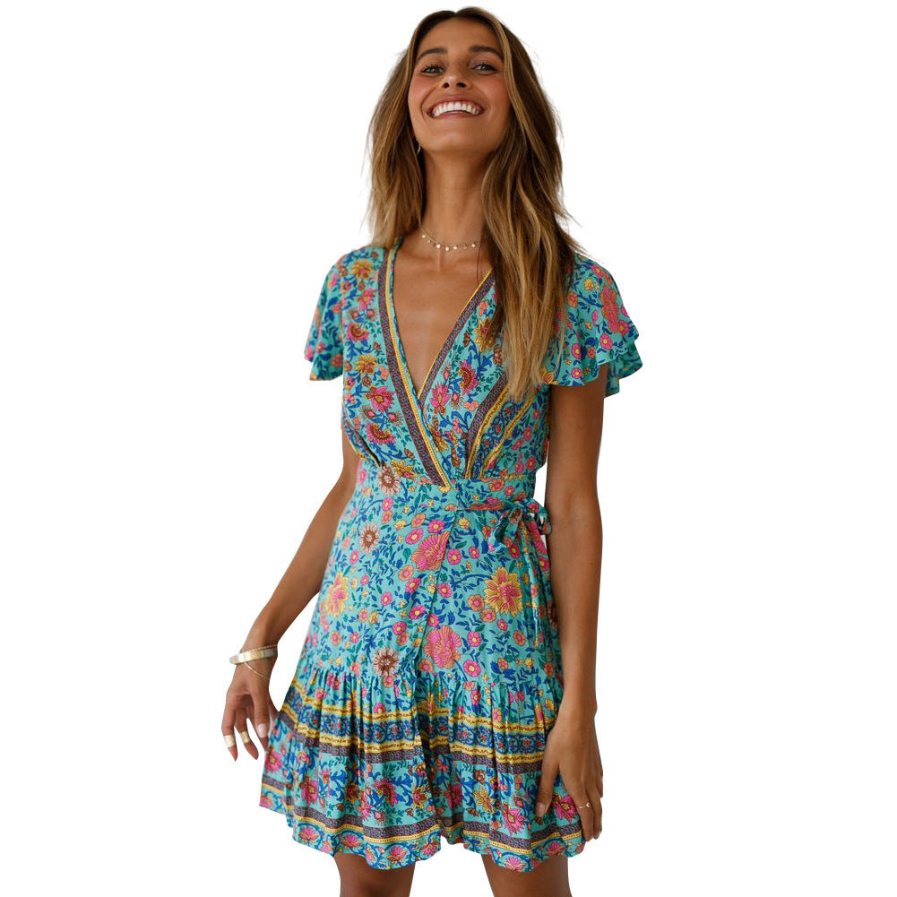 Robe portefeuille pour femmes avec design floral et détails volants Chic und Stil