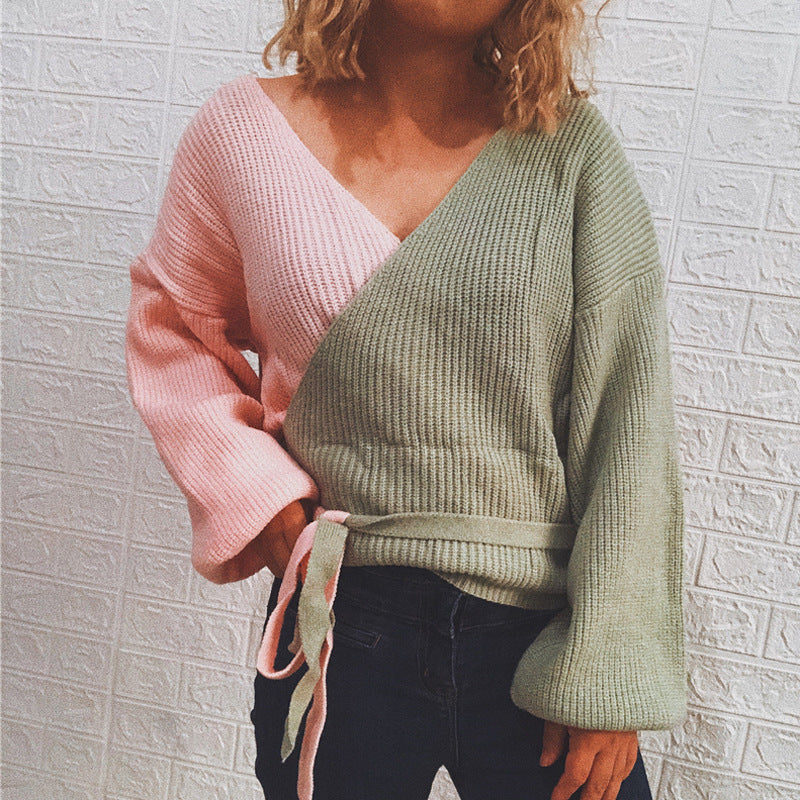 Pull-over enveloppant pour femmes avec un élégant design côtelé et des liens à la mode Chic und Stil