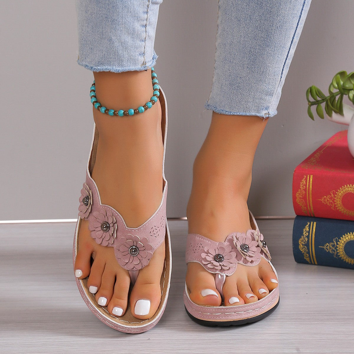 Sandales à talons ouverts pour femmes Chic und Stil décorées de fleurs