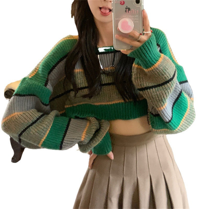 Casual short knit pullover for women with wide sleeves and a striped pattern Chic and Style