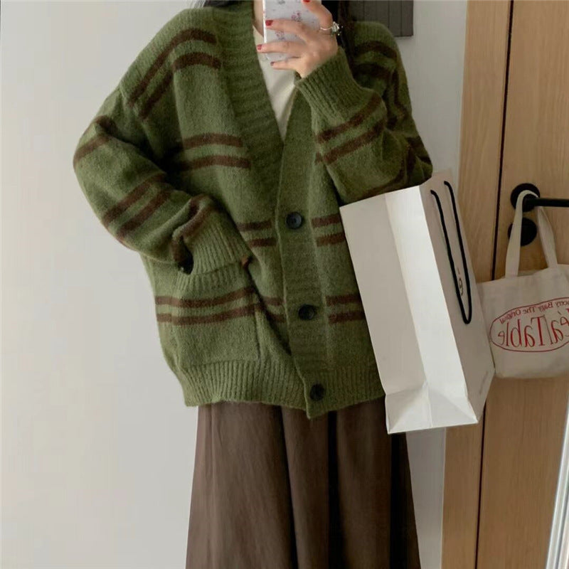 Cardigan en gros tricot pour femmes avec large revers et détails de boutons décoratifs Chic und Stil