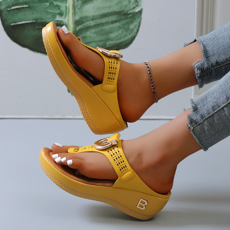 Sandales pour femmes à semelle ergonomique et design tendance Chic und Stil