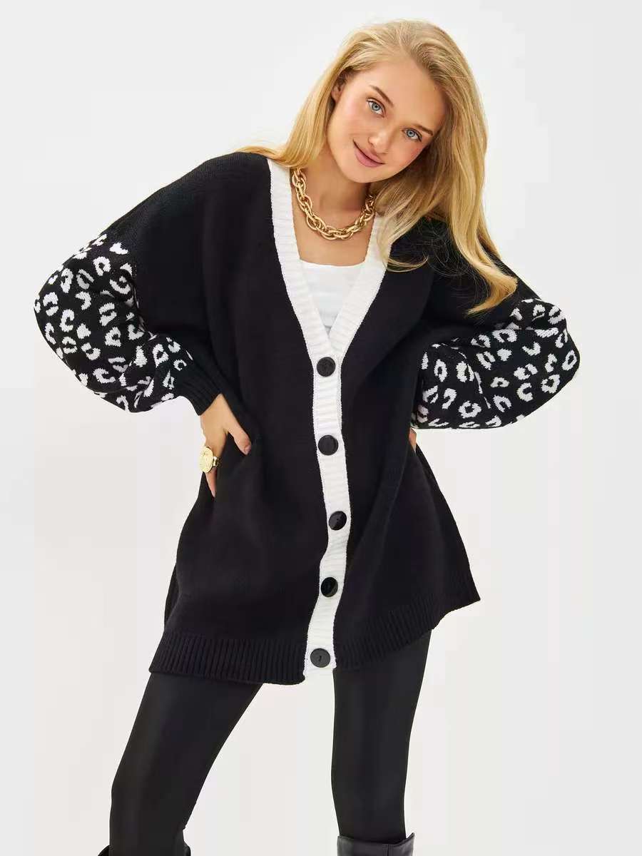 Chic und Stil Women’s Cardigan with Leopard Print and Buttons