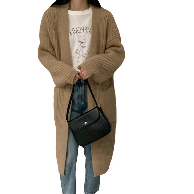 Cardigan en tricot féminin avec une silhouette décontractée et des poches profondes Chic und Stil