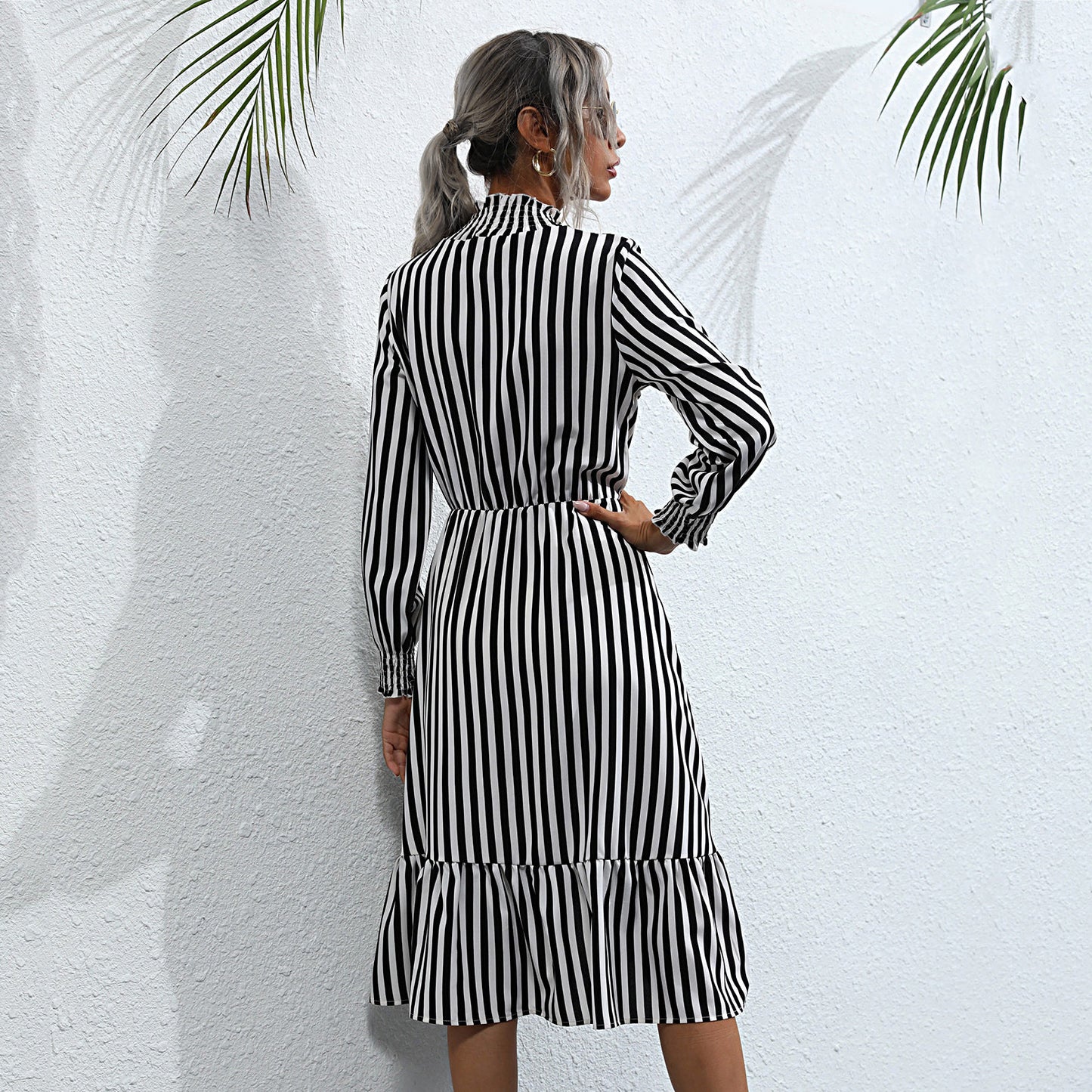 Robe midi à rayures à volant pour femme avec manches longues et col montant Chic und Stil