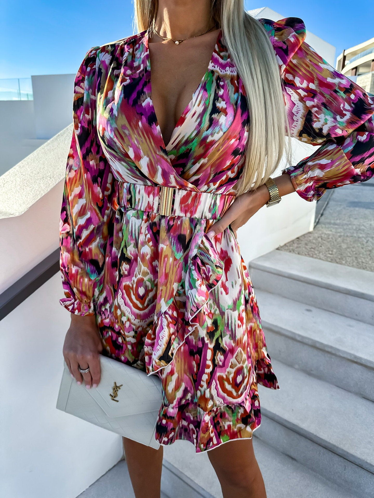 Robe mini inspirée bohème pour femmes avec détails à volants et ceinture cintrée Chic und Stil