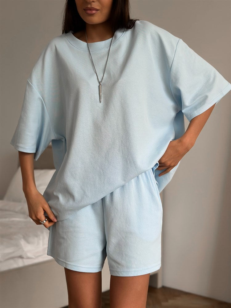 Comfortable sports set for women with casual t-shirt and shorts Chic and Style