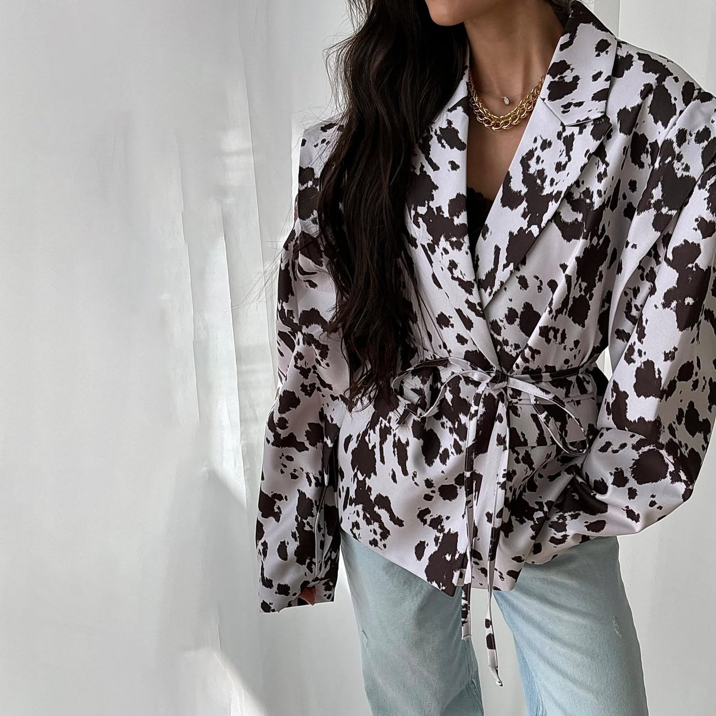 Oversized blazer for women with belt and shoulder pads Chic and Style