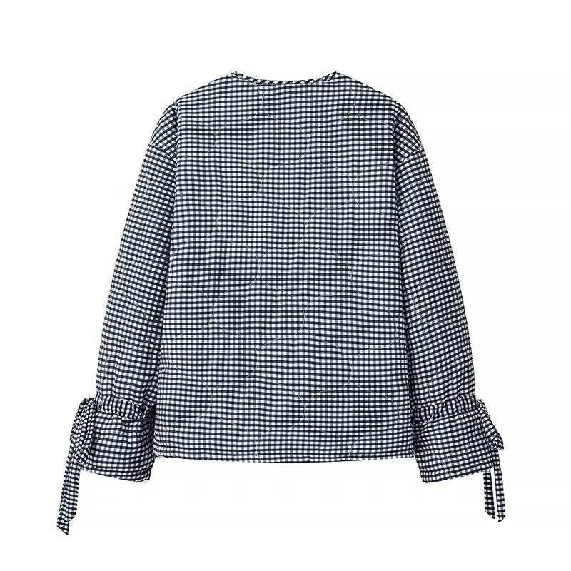 Dame veste matelassée avec des manches froncées et des boutons-pression décoratifs Chic und Stil