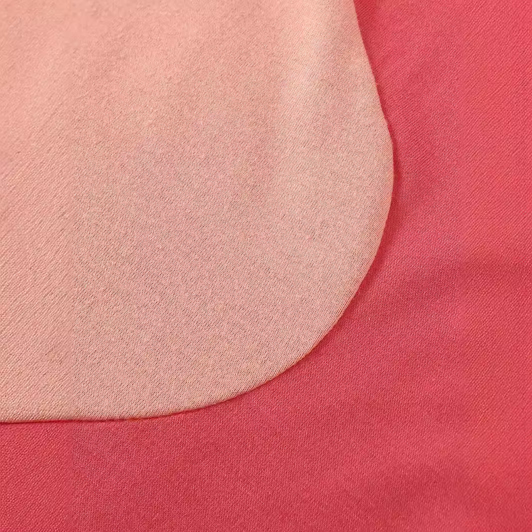 Top court pour femmes avec un design asymétrique et des accents sportifs Chic und Stil