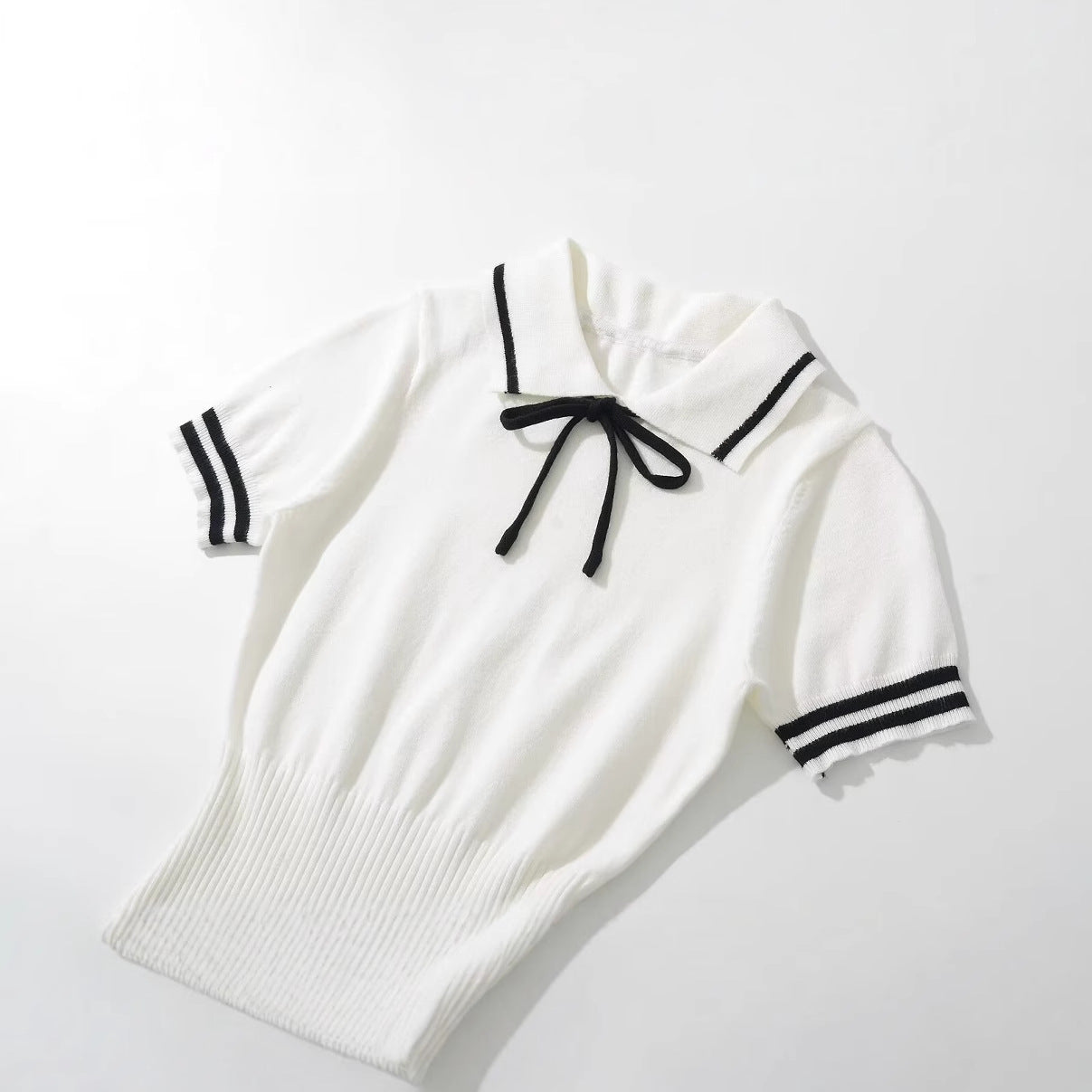 Robe Polo femme avec ourlet à volants et accent de lien décoratif Chic und Stil