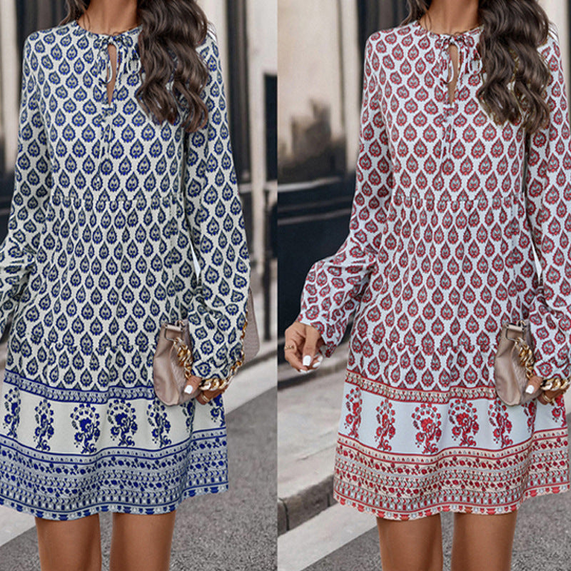 Robe blouse décontractée pour femmes avec un mélange de motifs ludique et des manches longues confortables Chic und Stil