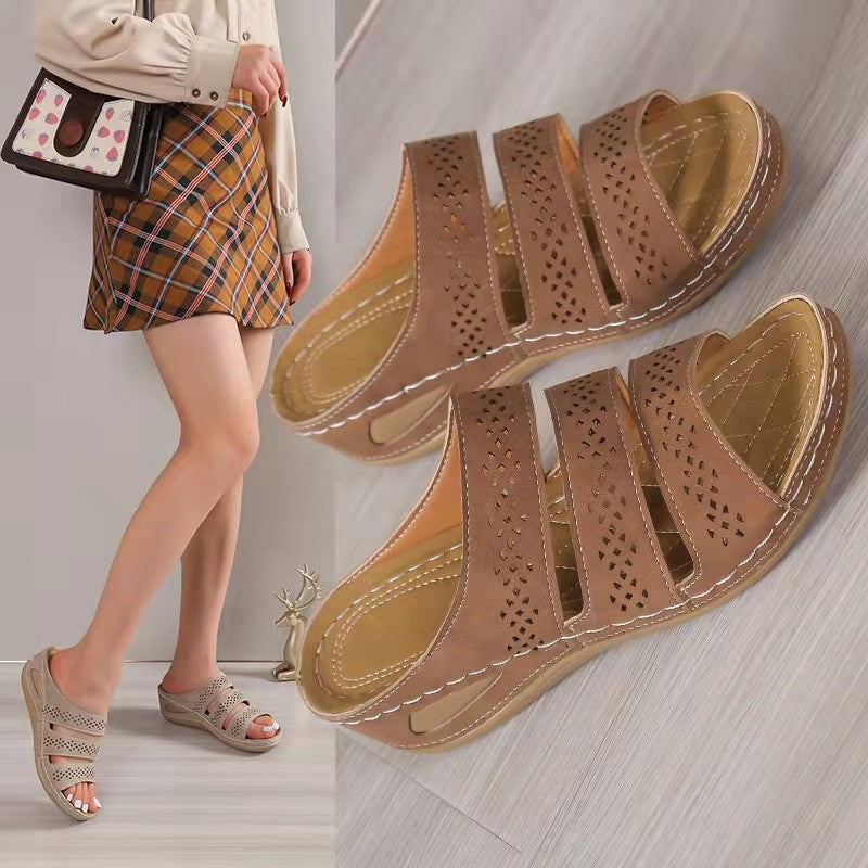 Sandales à brides séparatrices confortables pour dames avec des brides perforées et une semelle anatomique Chic und Stil