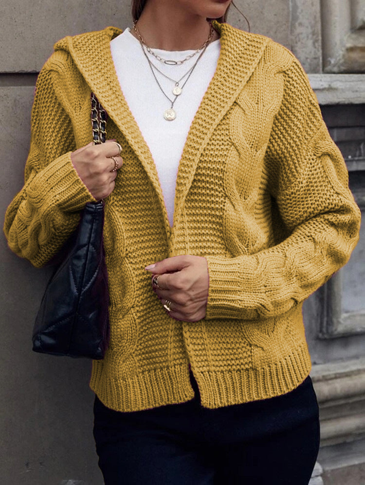 Veste en grosse maille pour femmes avec capuche et motif en relief Chic und Stil