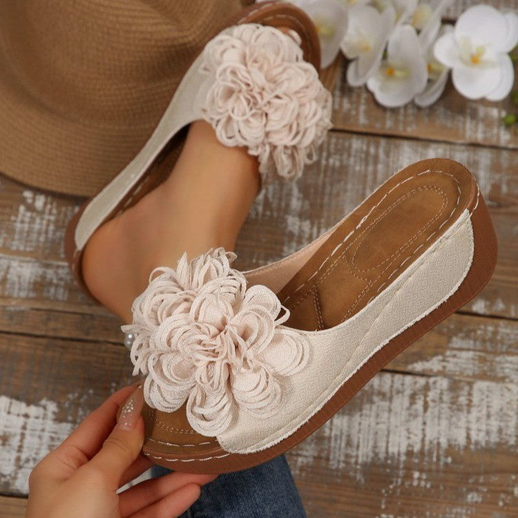Sandales antidérapantes décorées de fleurs Chic und Stil pour femmes