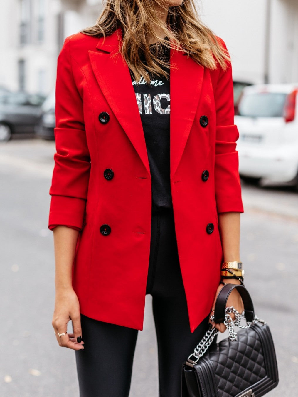 Blazer double boutonnage tendance pour femmes avec silhouette élancée et poches pratiques Chic und Stil