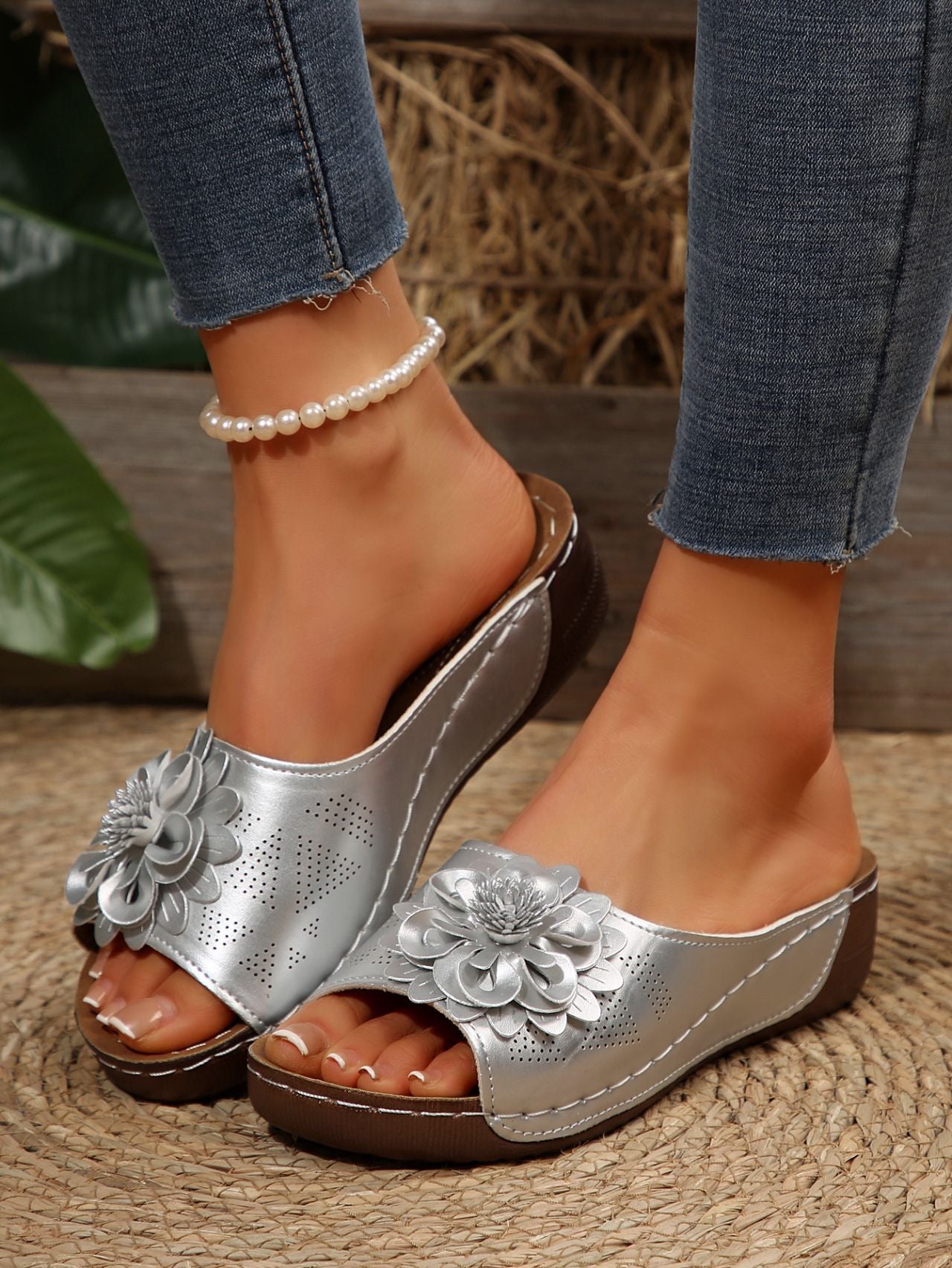 Sandales à brides décoratives fleuries Chic und Stil pour femmes