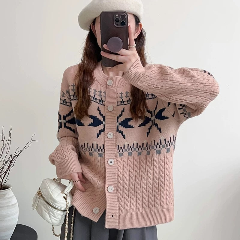 Cardigan en gros tricot pour femmes avec motif en torsades décoratif et détails de boutons Chic und Stil