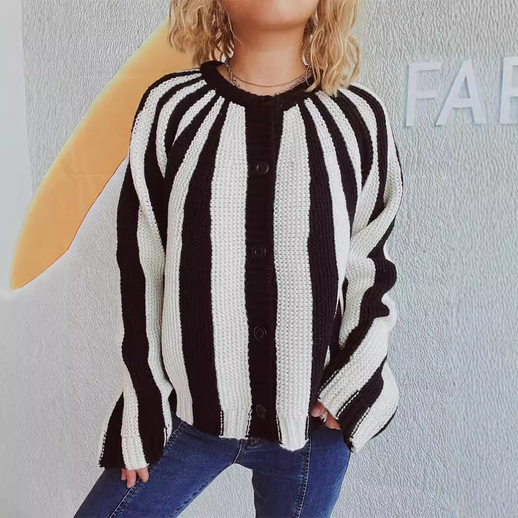 Cardigan en tricot confortable pour femmes avec design rayé et détails de boutons modernes Chic und Stil