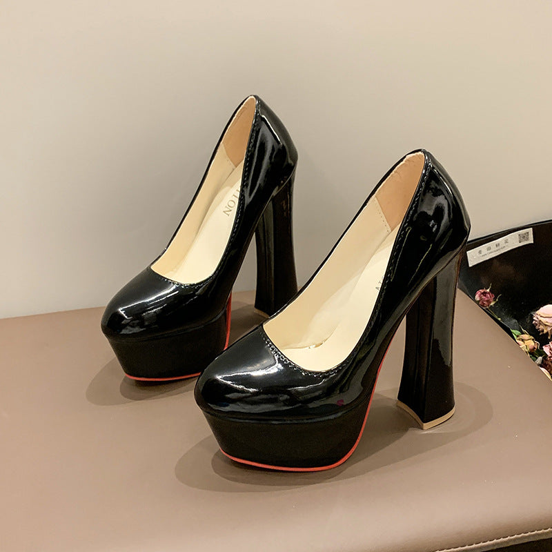 Pompes à plateforme pour femmes avec un look brillant élégant et une plateforme stable Chic und Stil