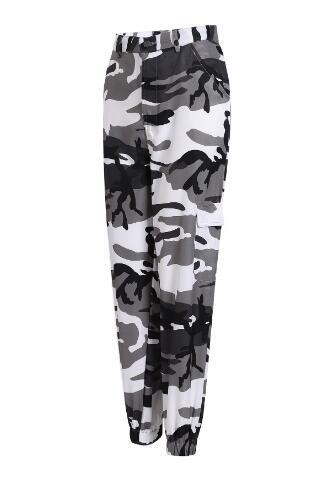 Pantalon cargo pour femmes au design camouflage moderne avec poches pratiques et taille élastique Chic und Stil