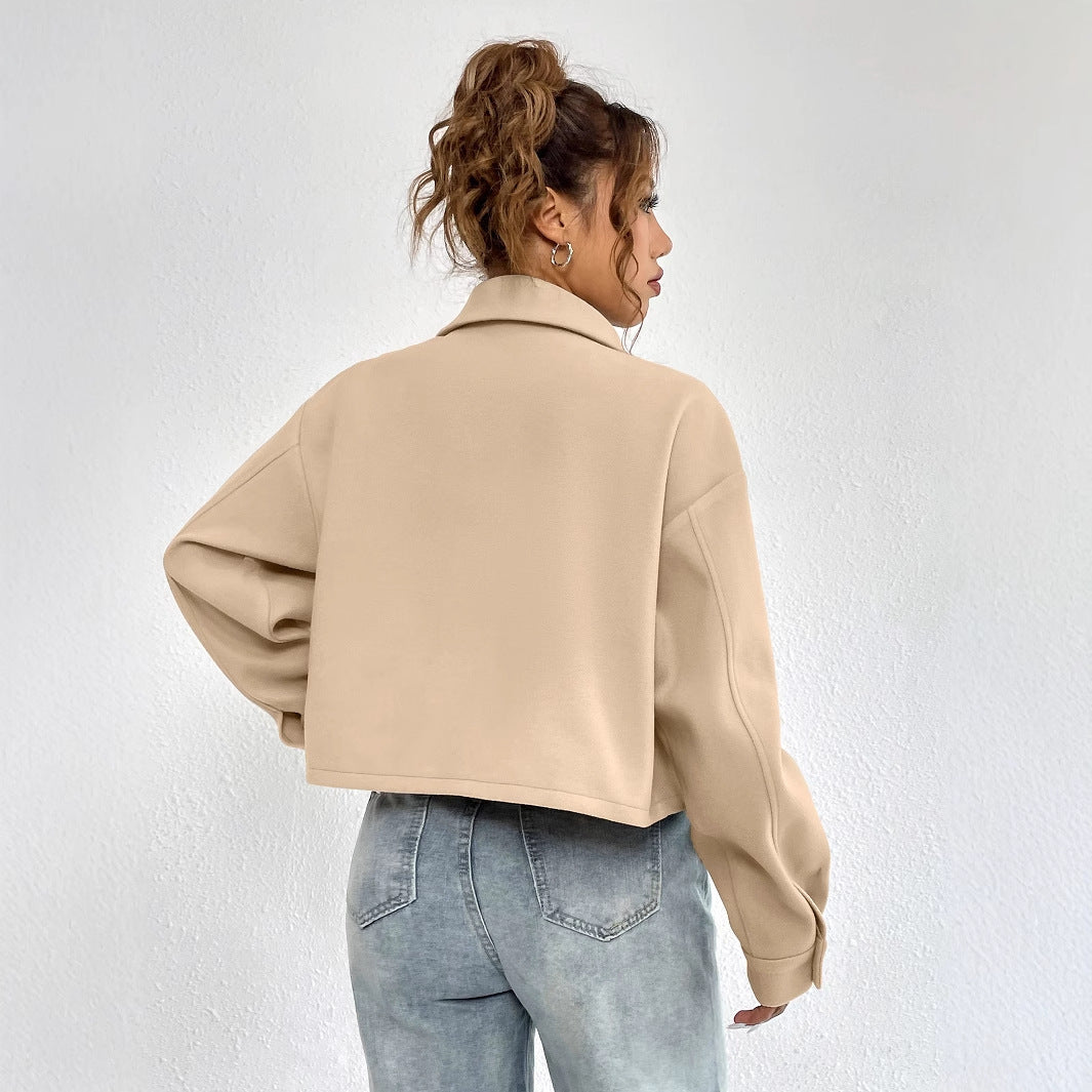 Veste cropped tendance pour femmes avec poches plaquées et boutons-pression Chic und Stil