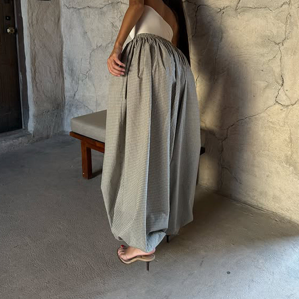 Casual women's pants with a voluminous cut and Vichy pattern Chic und Stil