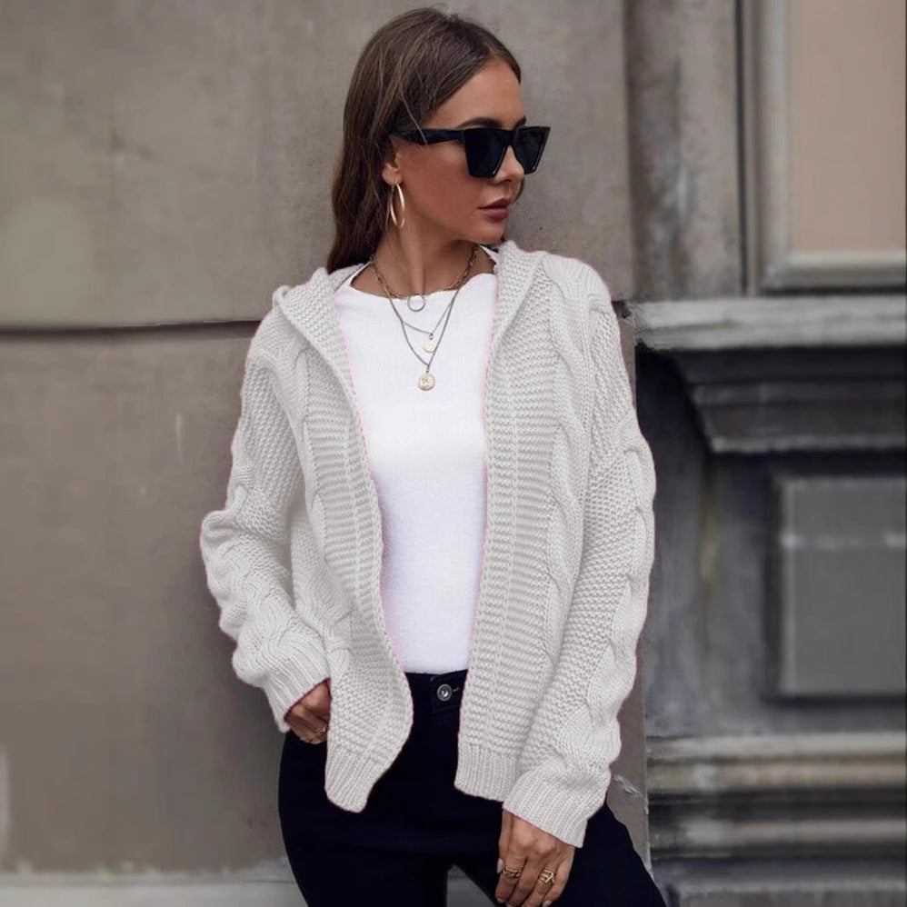 Veste en grosse maille pour femmes avec capuche et motif en relief Chic und Stil