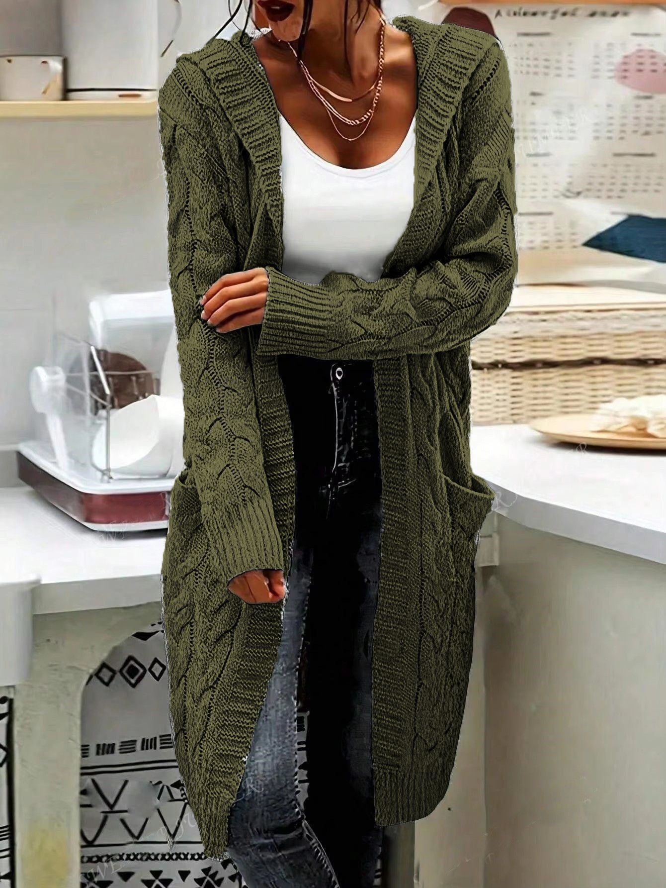 Veste en grosse maille pour dames avec des motifs en relief de haute qualité et des poches pratiques Chic und Stil