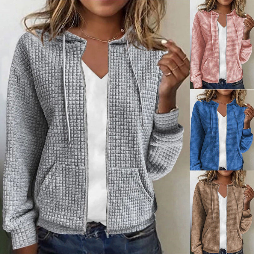 Veste à capuche en structure gaufrée pour femmes avec fermeture éclair intégrale et poches pratiques Chic und Stil
