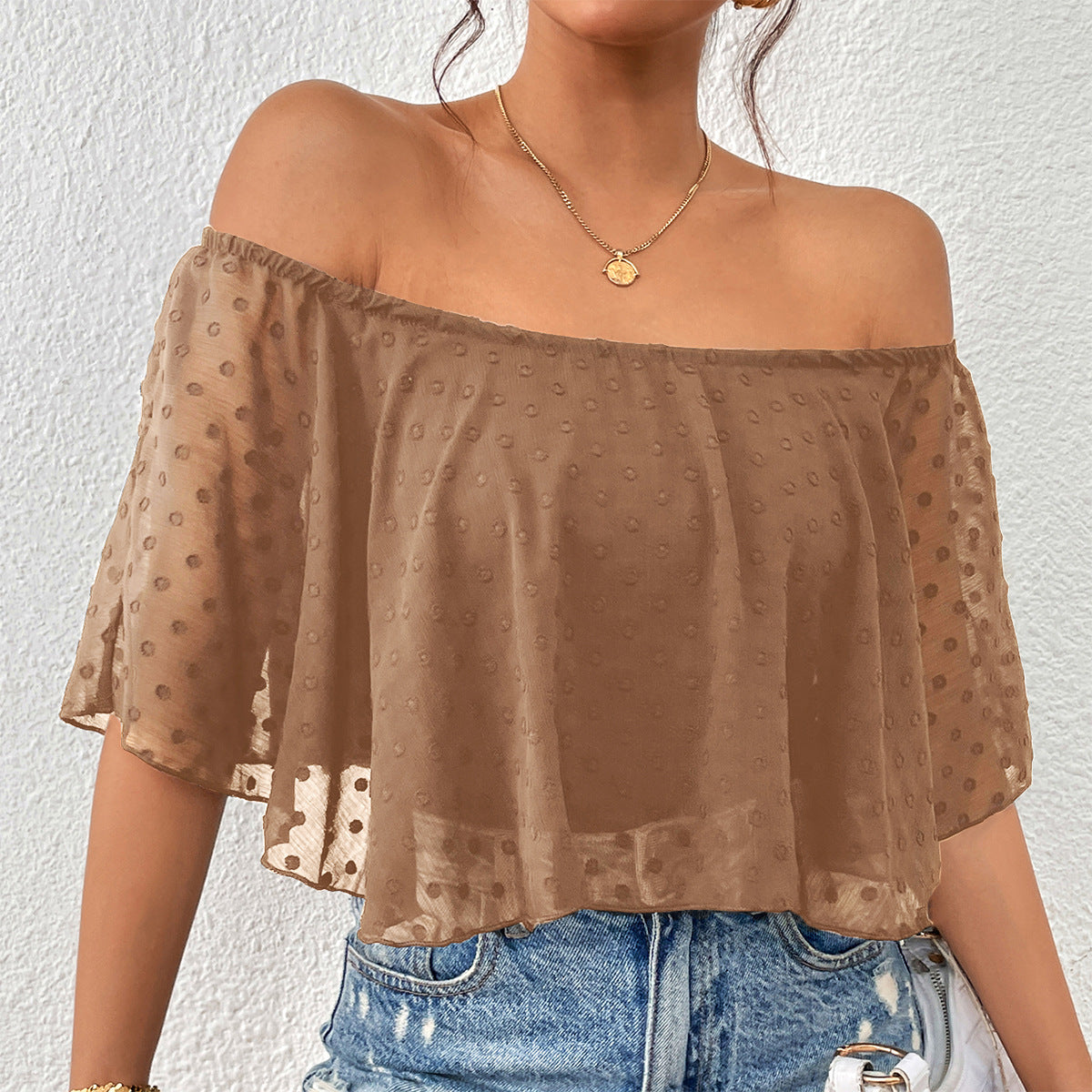 Haut féminin à épaules nues avec des points transparents Chic und Stil