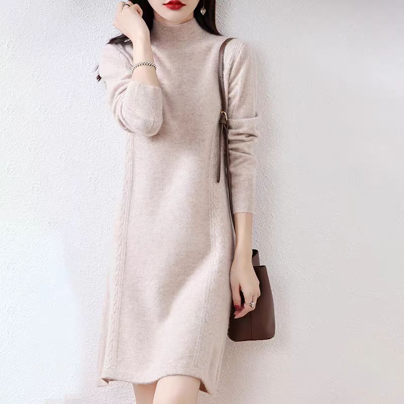 Robe tricotée élégante pour femmes avec de fins motifs en torsades Chic und Stil