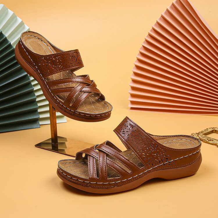Sandales à brides confortables pour dames avec coupe florale et semelle ergonomique Chic und Stil