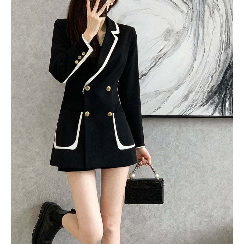 Veste pour femmes à double boutonnage sur mesure avec garniture contrastante Chic und Stil