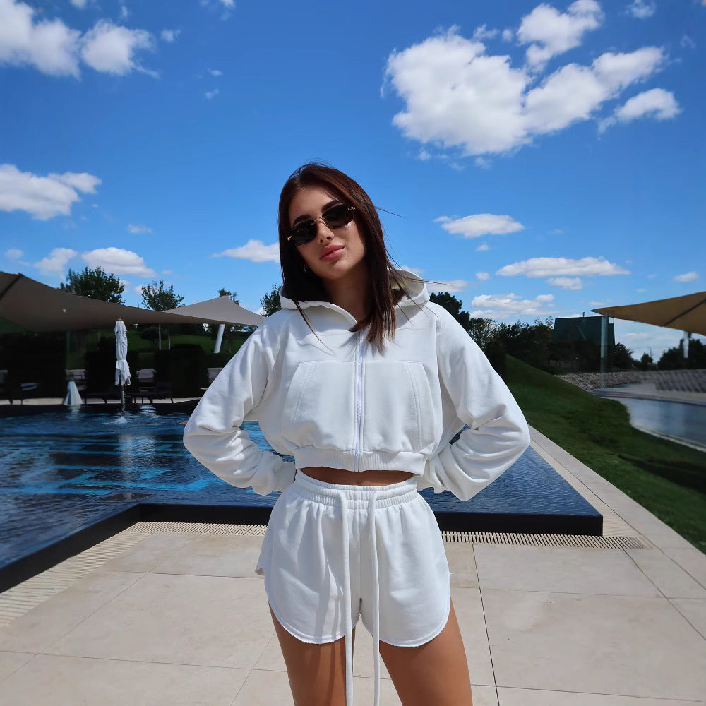 Ensemble de sweat à capuche décontracté et de shorts pour femmes Chic und Stil