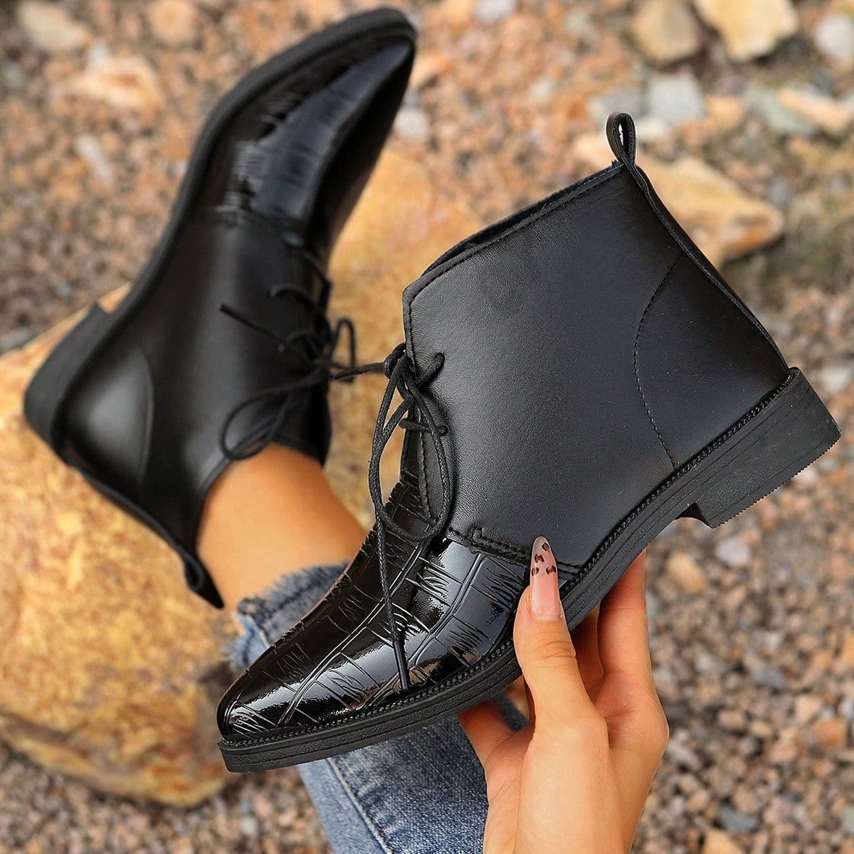 Bottines en cuir à la mode pour femmes avec des accents brillants et lacets Chic und Stil