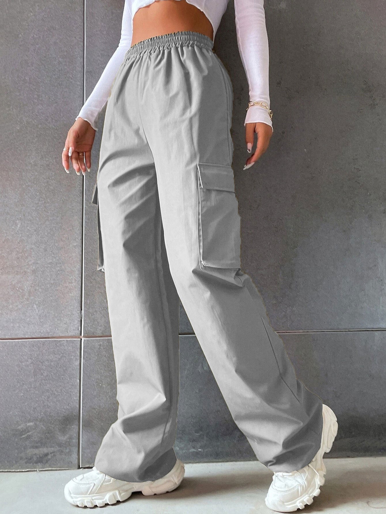 Pantalon cargo pour femmes avec poches latérales et taille élastique Chic und Stil