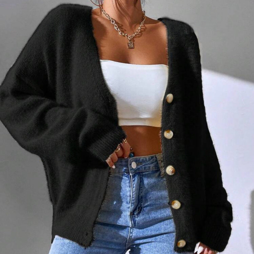 Dames cardigan en tricot pelucheux avec boutons dorés et coupe décontractée Chic und Stil